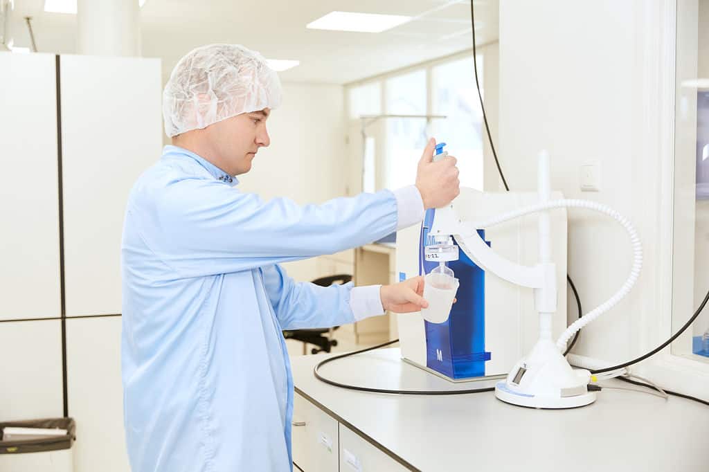 Hycult Biotech collaborator using the MilliQ system